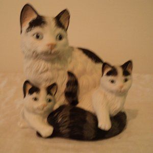 Homco Cat & Kittens Figurine - Vintage